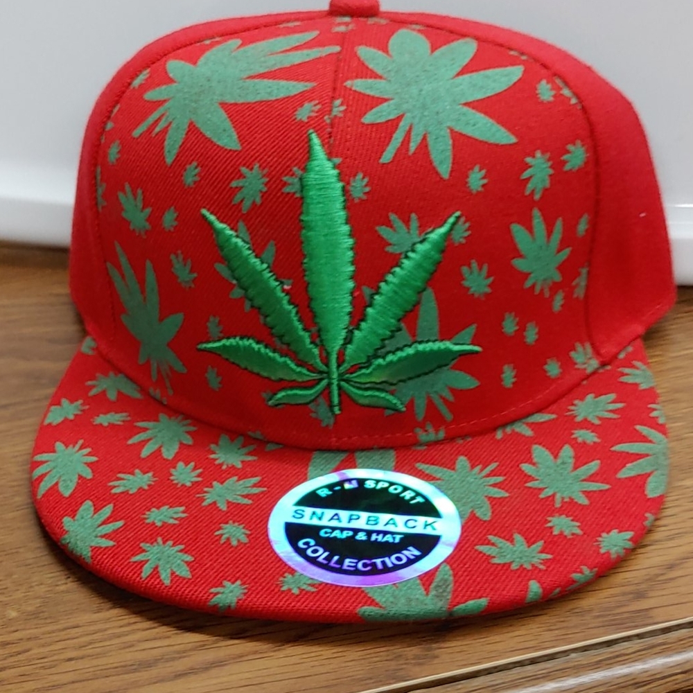 Mens Fashion Snapback Hat Red w/ Green Pot Leafs